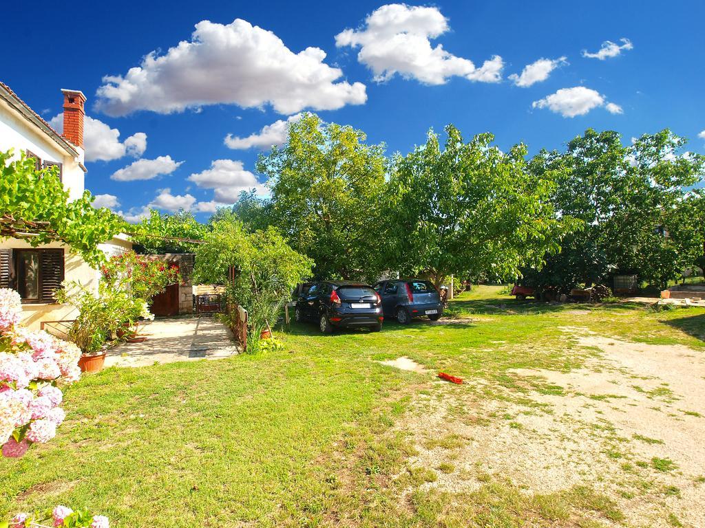 House Sandra 1430 Peresiji ภายนอก รูปภาพ